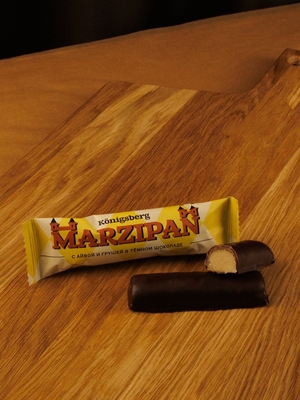 Марципановый батончик в темном шоколаде с айвой и грушей, 40 гр