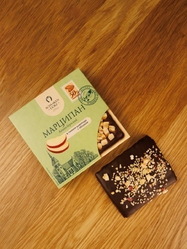 Марципановая плитка в темном шоколаде с яблоком, 50 гр